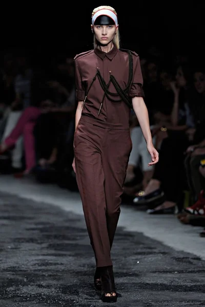 Look 28